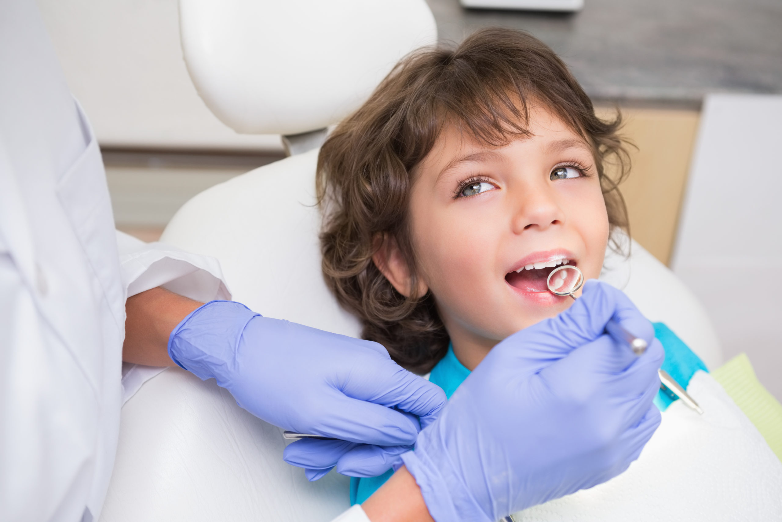 ребенок в стоматологическом кресле
